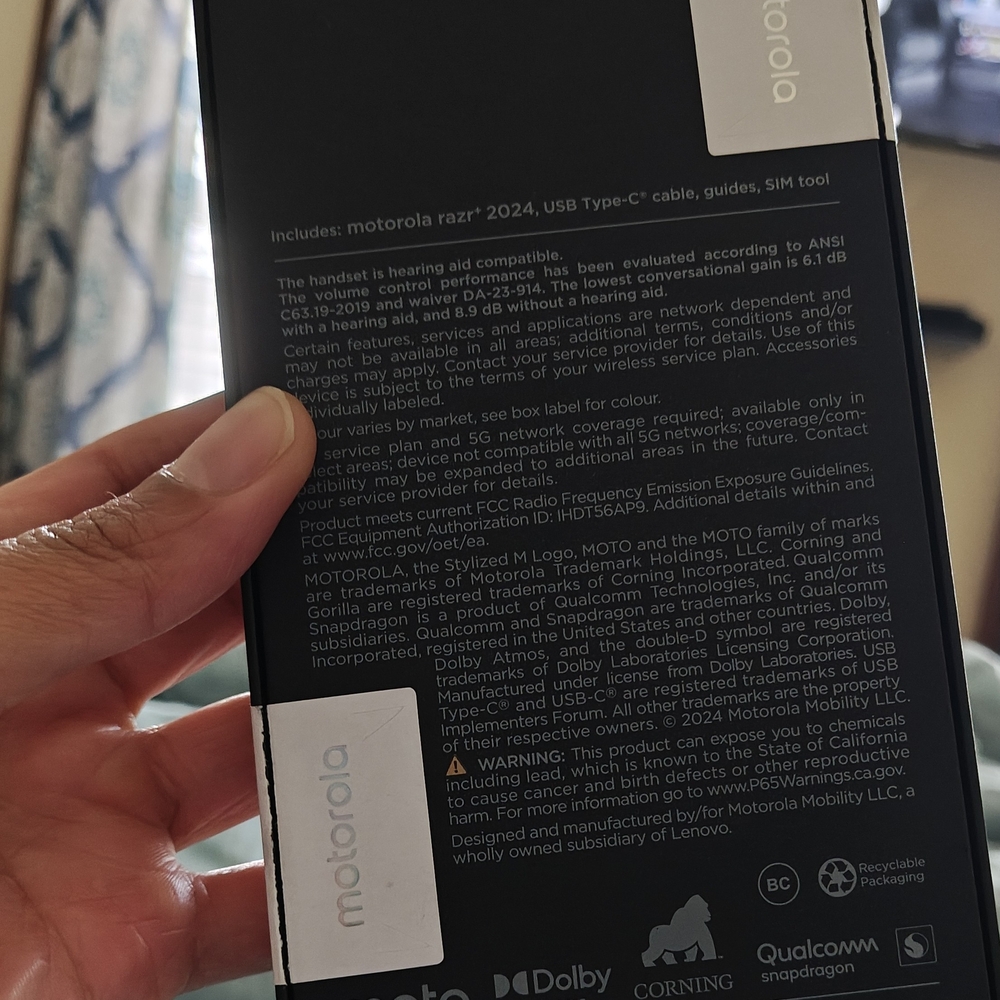 Motorola Razr + (Pantone) - Picture 2 of 5